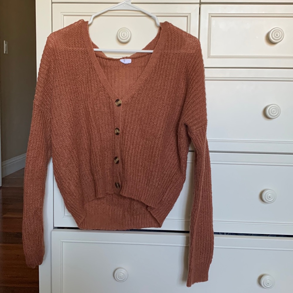 Size medium womens knitted sweater.